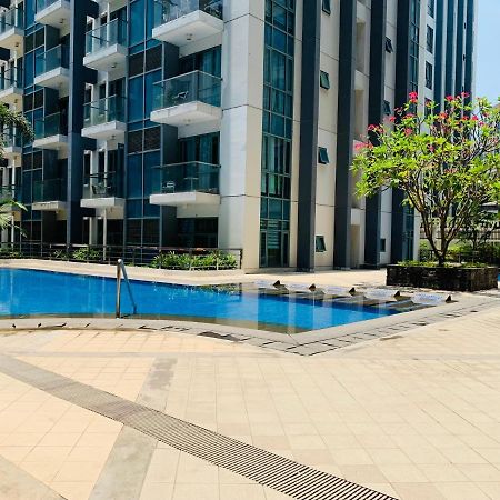 One Palm Tree Villas Condominium - Studio Room With Balcony - Across Terminal 3 Manila Bagian luar foto
