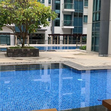 One Palm Tree Villas Condominium - Studio Room With Balcony - Across Terminal 3 Manila Bagian luar foto