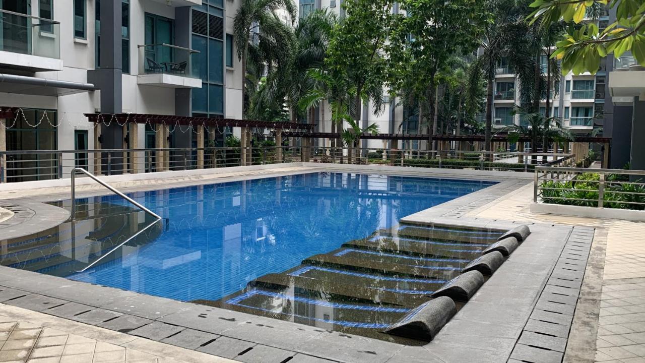 One Palm Tree Villas Condominium - Studio Room With Balcony - Across Terminal 3 Manila Bagian luar foto