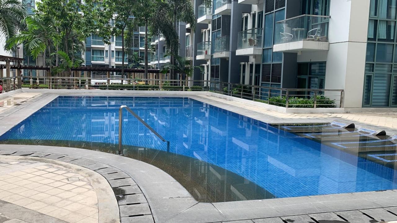 One Palm Tree Villas Condominium - Studio Room With Balcony - Across Terminal 3 Manila Bagian luar foto